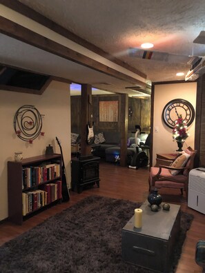 Interior - Charming 3-bedroom house in Saratoga Springs! Private yard and pet friendly! (Saratoga Springs)