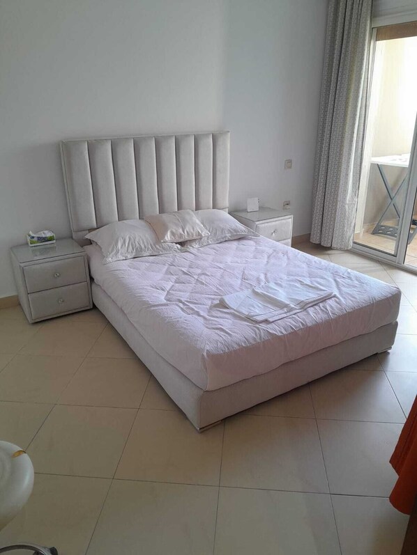 2 bedrooms, iron/ironing board, free WiFi