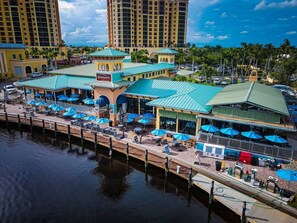Exterior - Villa Blue Pearl:heated Pool, Hot Tub & Games Room (Cape Coral)