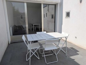 Outdoor dining - Sam Venture's 3-bedroom house in Mons (Mons)