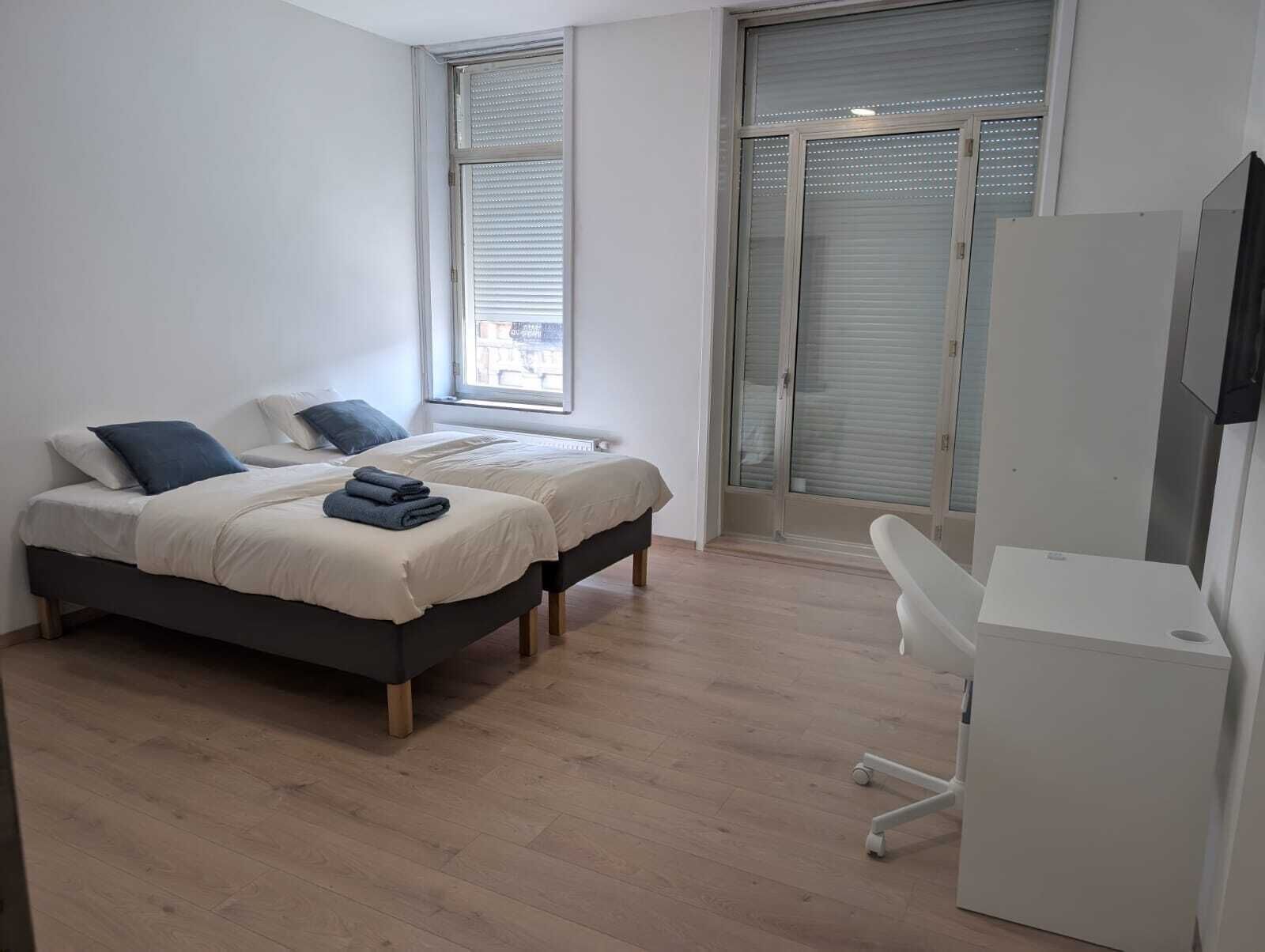 3 عدّة غرف نوم ومكواة/لوح كي وواي  فاي وملاءات أسرّة