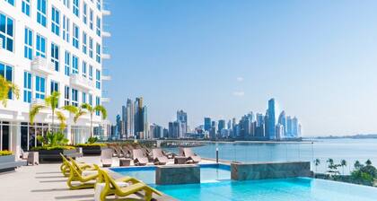 The Point – Stylish 2-BR w/ Pool, Gym , Private Balcony & Free Parking