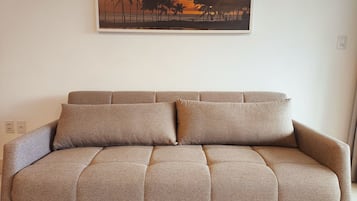 Appartement | Aire de séjour | Téléviseur connecté de 38 po avec télévision par satellite