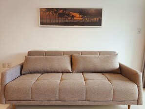 Apartment | Wohnbereich | 38-Zoll-Smart-TV mit Satellitenempfang