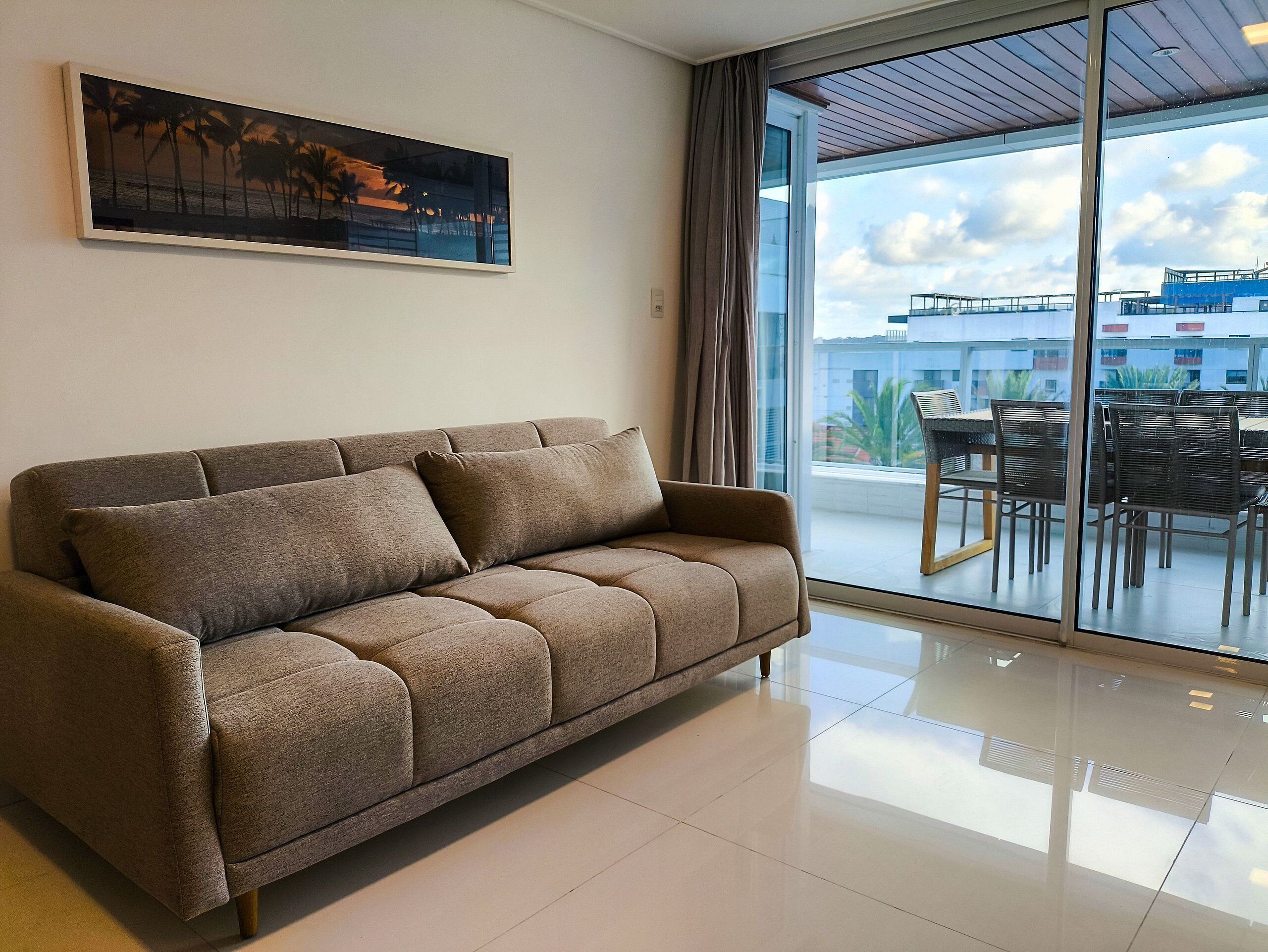 Apartment | Wohnbereich | 38-Zoll-Smart-TV mit Satellitenempfang