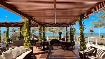 Tempat makan outdoor