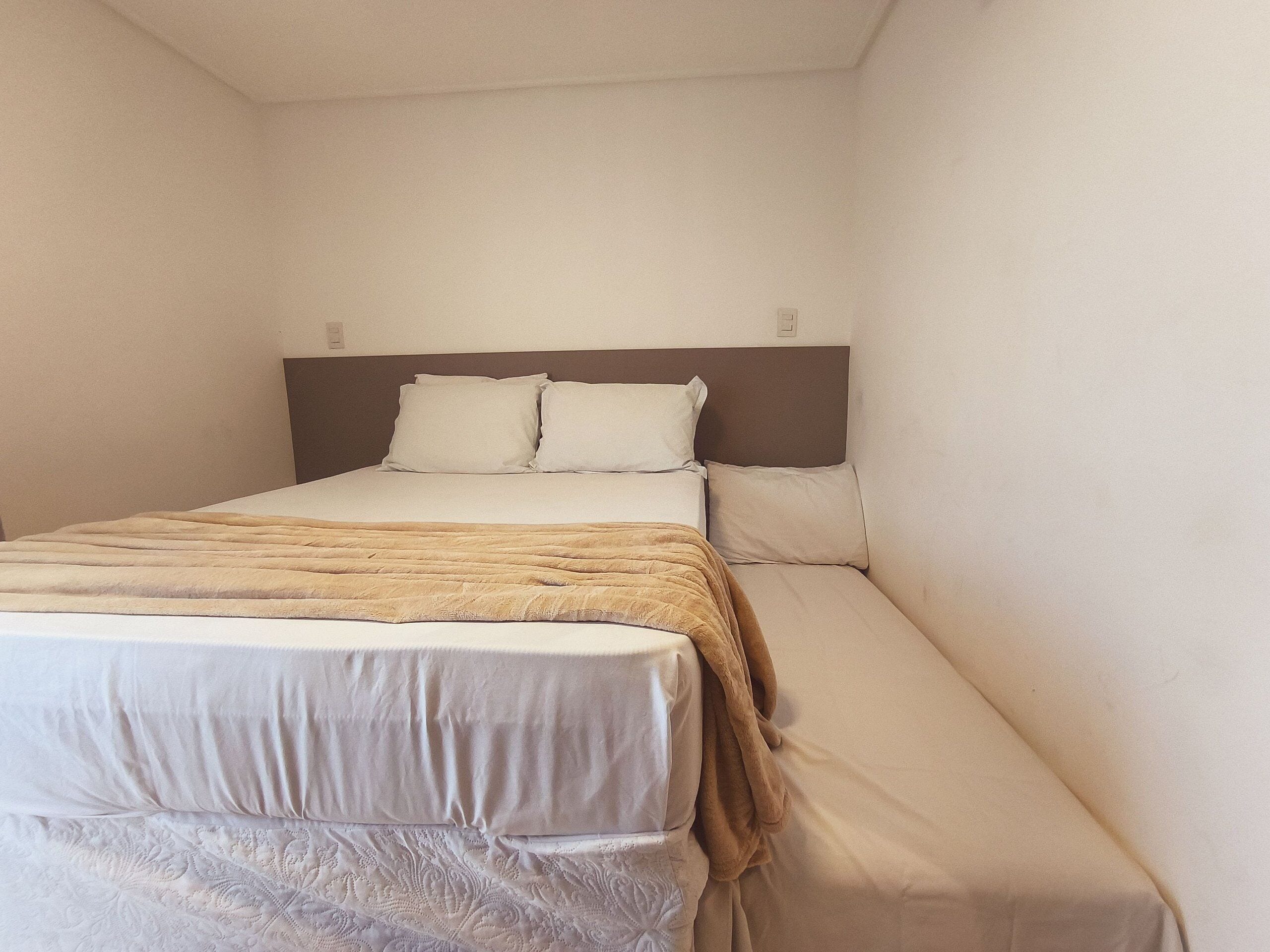 Apartamento familiar | Ropa de cama hipoalergénica, wifi gratis, ropa de cama