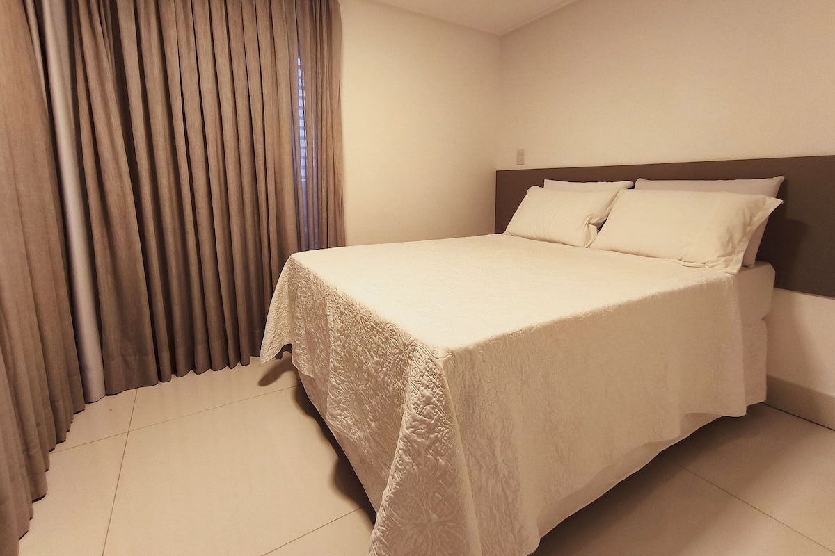 Hypo-allergenic bedding, free WiFi, bed sheets