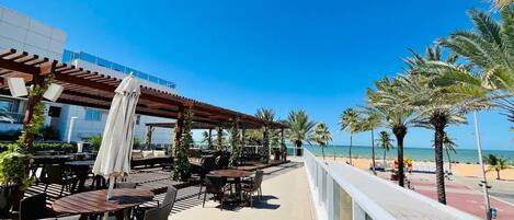 Tempat makan outdoor