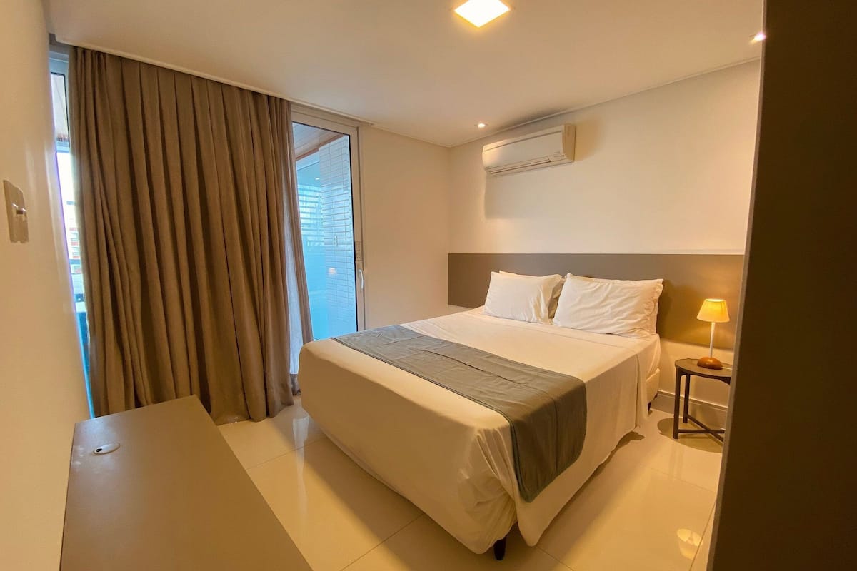 Hypo-allergenic bedding, free WiFi, bed sheets