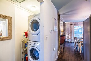 Interior - AWaveFromItAll|Sleeps4|1Blk2Bch|DogOK|Patio (Panama City Beach)