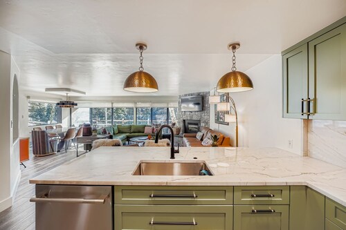 Luxury 3 bdrm condo walk to the slopes & Vail Village