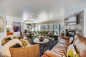 Télévision, cheminée