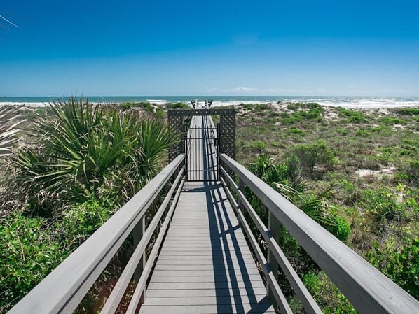 On the beach - Oceanview 2 BR Unit 411 (St. Augustine)