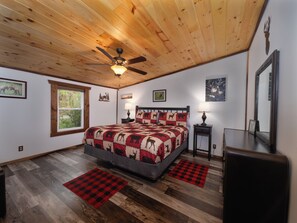 4 quartos, escrivaninha, ferros/tábuas de passar roupa