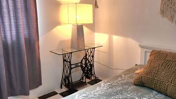 Iron/ironing board, internet, bed sheets