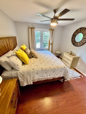 5 bedrooms, iron/ironing board, WiFi, bed sheets