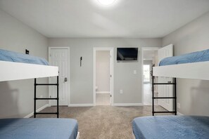 2 bedrooms, iron/ironing board, Internet, bed sheets