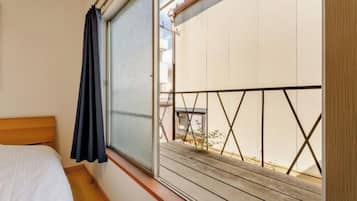 2 bedrooms, internet, bed sheets