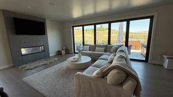 Televisión, chimenea