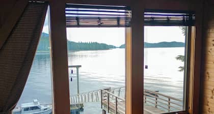 Beautiful remote waterfront Southeast Alaska Cabin, near Ketchikan