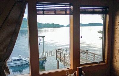 Beautiful remote waterfront Southeast Alaska Cabin, near Ketchikan