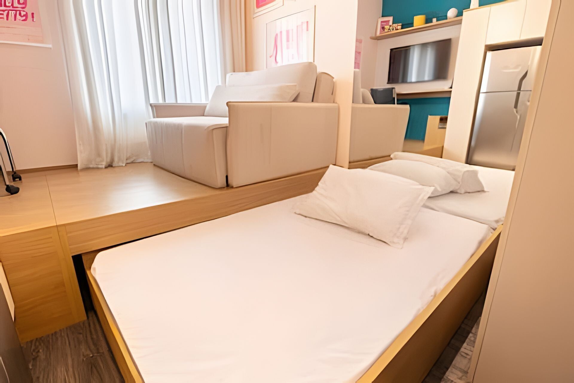 Deluxe Apartment | Blackout drapes, free WiFi, bed sheets