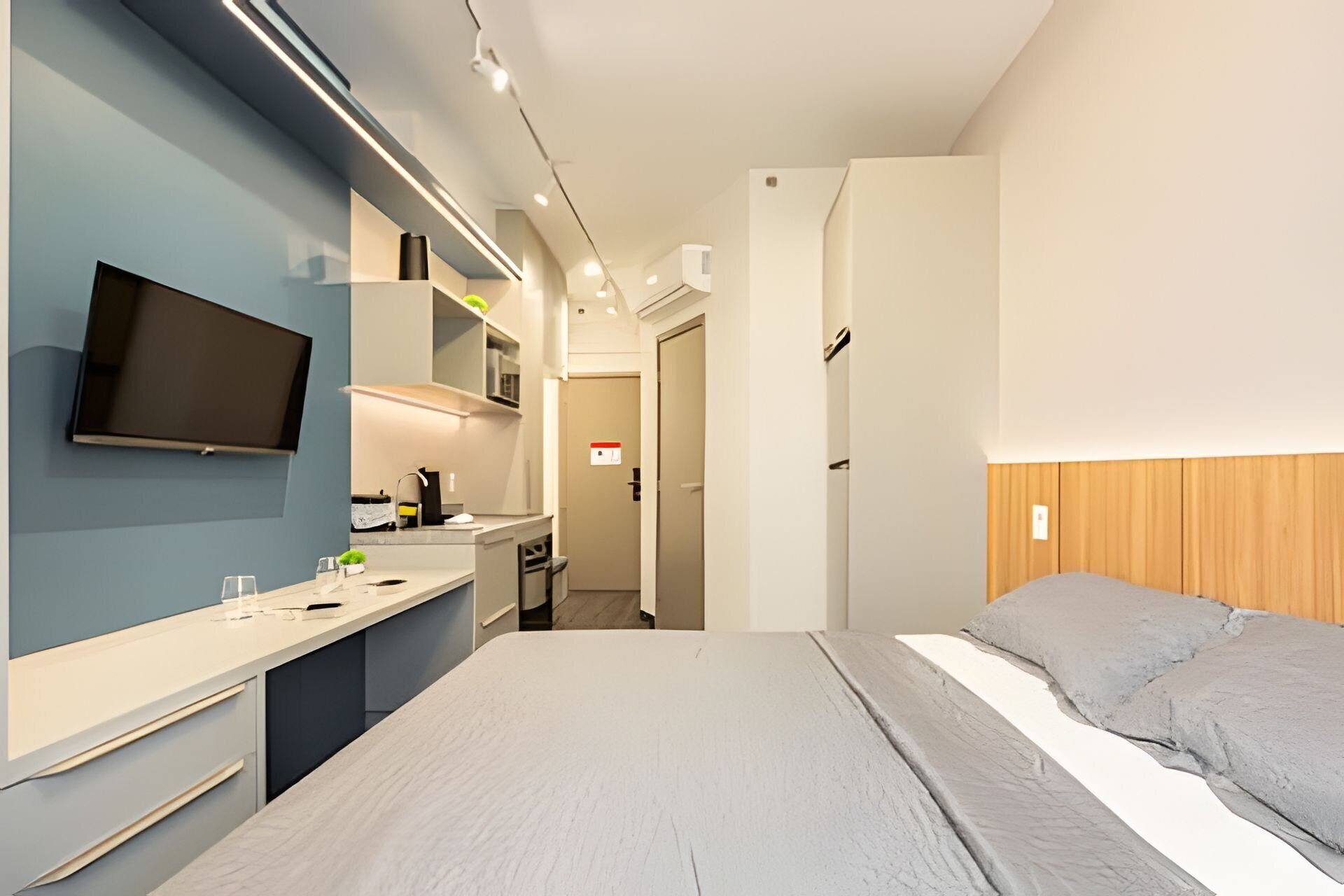 Comfort Studio | Blackout drapes, free WiFi, bed sheets