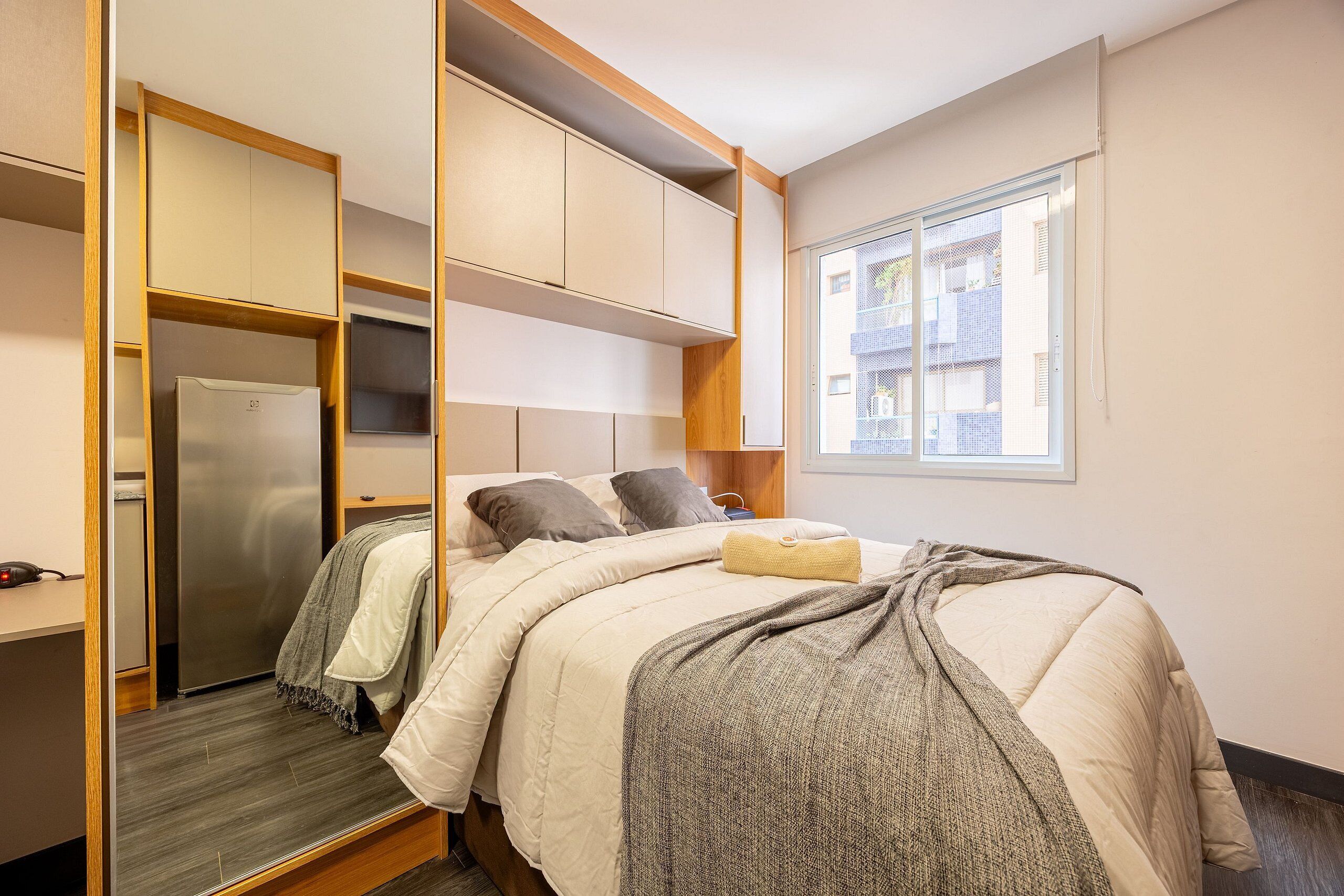 Cortinas blackout, wifi gratis y ropa de cama 