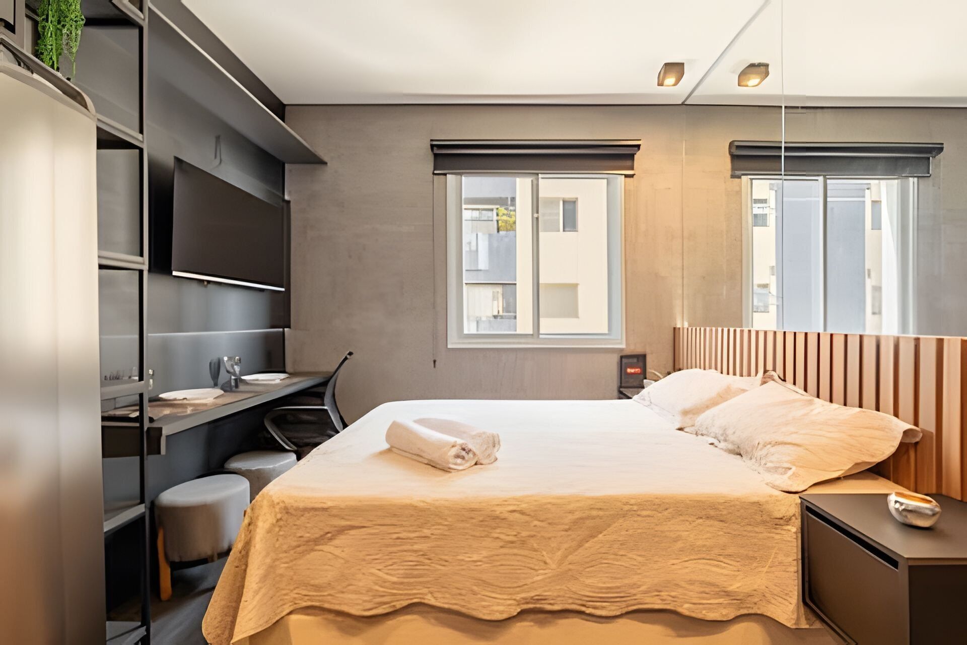 Cortinas blackout, wifi gratis y ropa de cama 