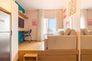 Apartamento Deluxe | Cortinas opacas, wifi gratis, ropa de cama