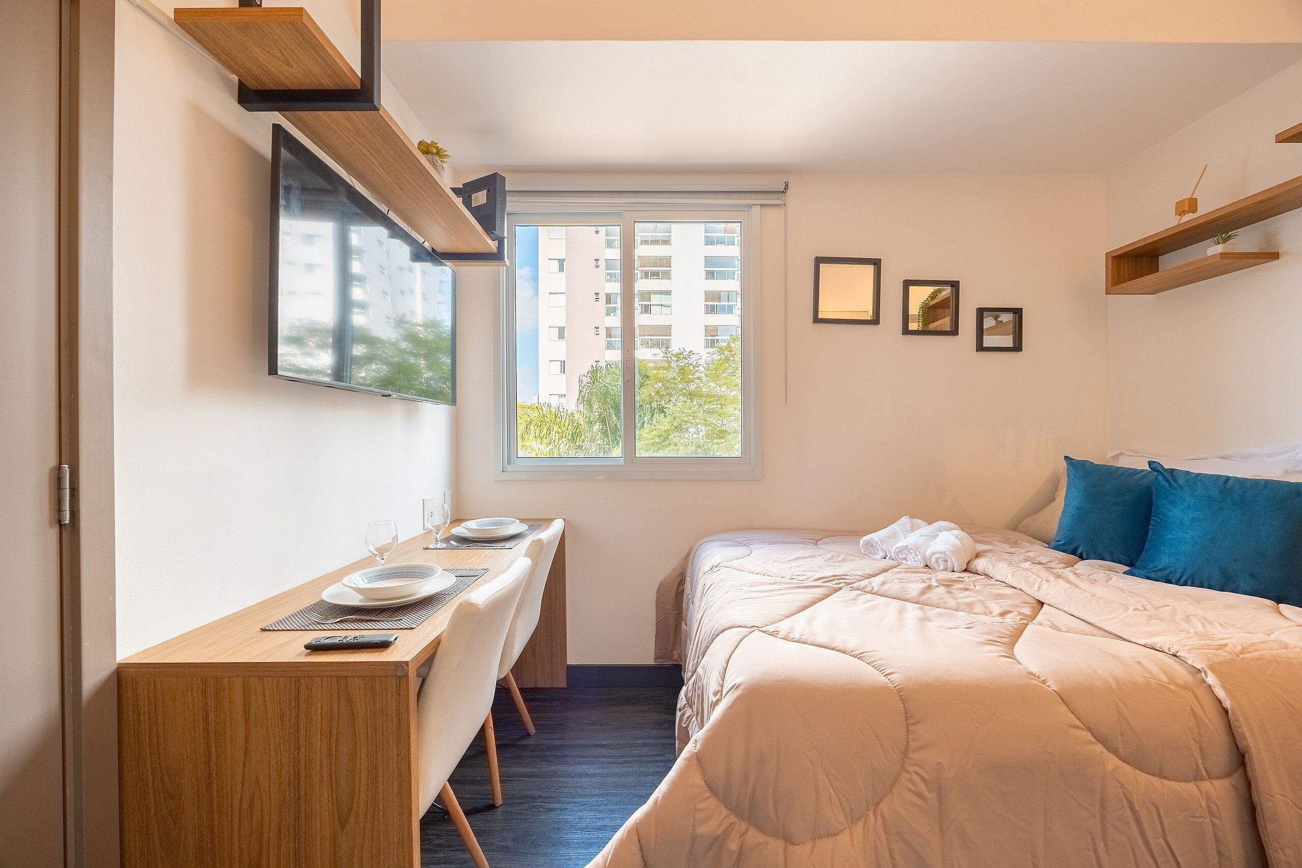 Deluxe Apartment | Blackout drapes, WiFi (free), bed sheets