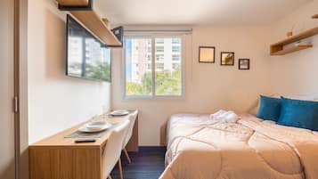 Deluxe Apartment | Blackout drapes, WiFi (free), bed sheets
