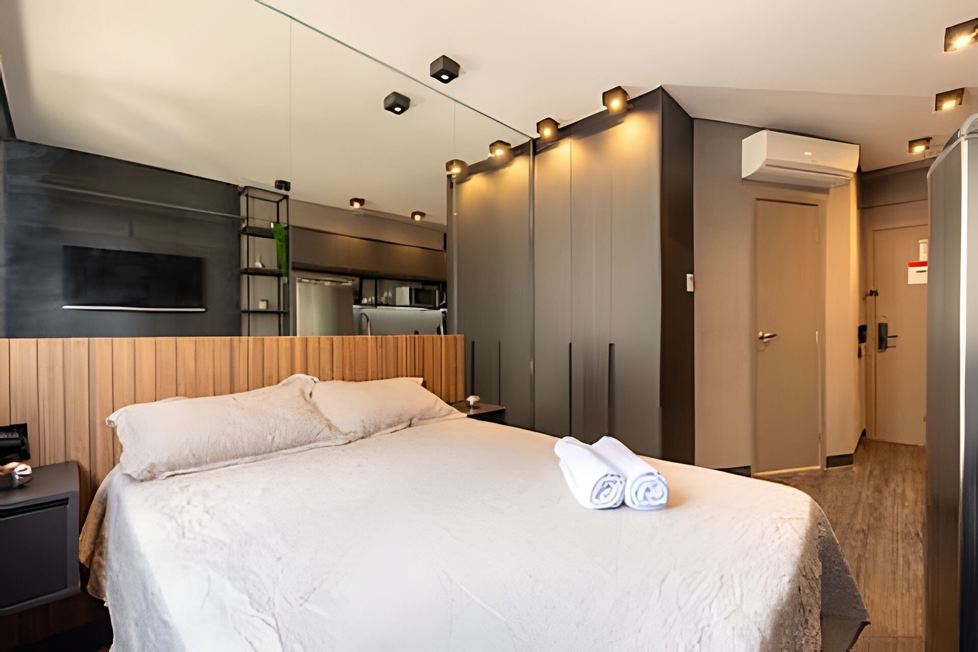 Blackout drapes, free WiFi, bed sheets