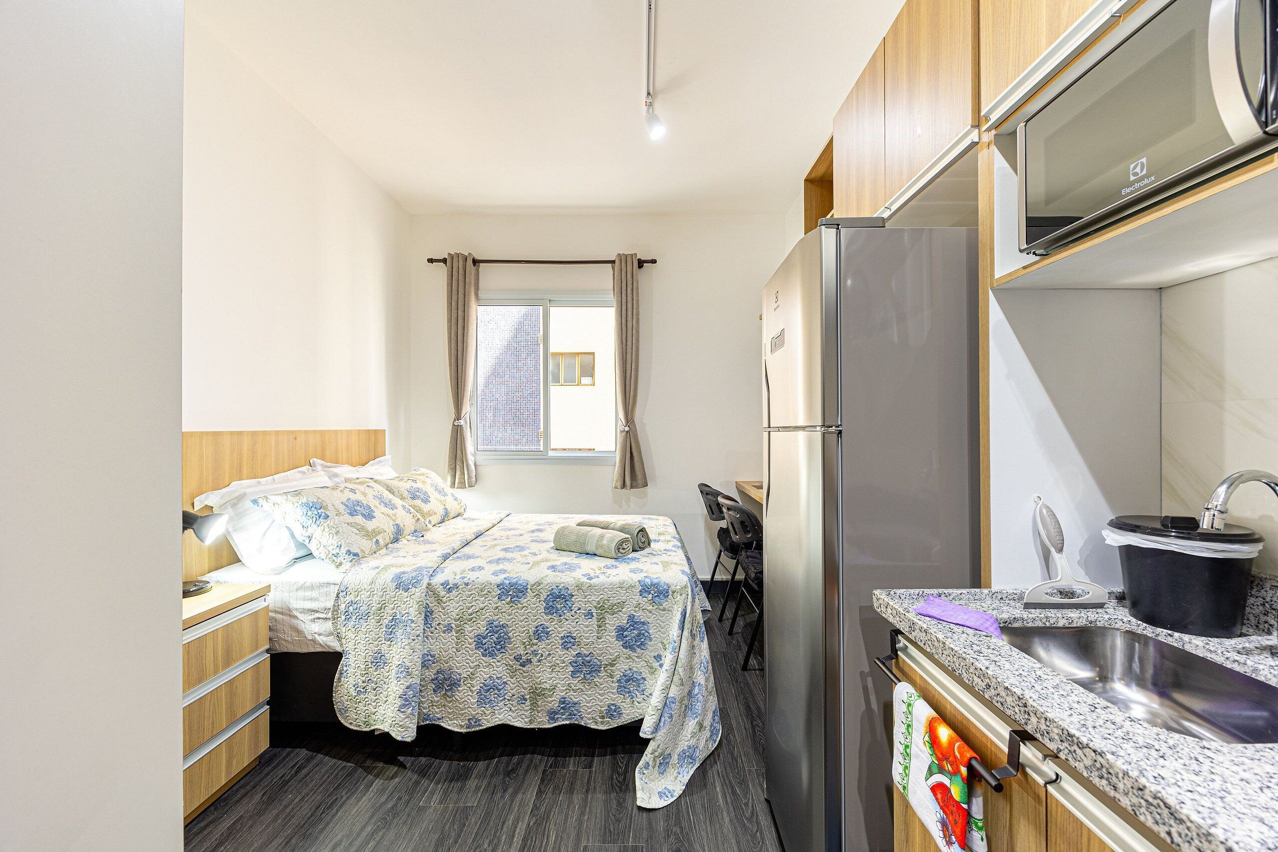 Cortinas blackout, wifi gratis y ropa de cama 