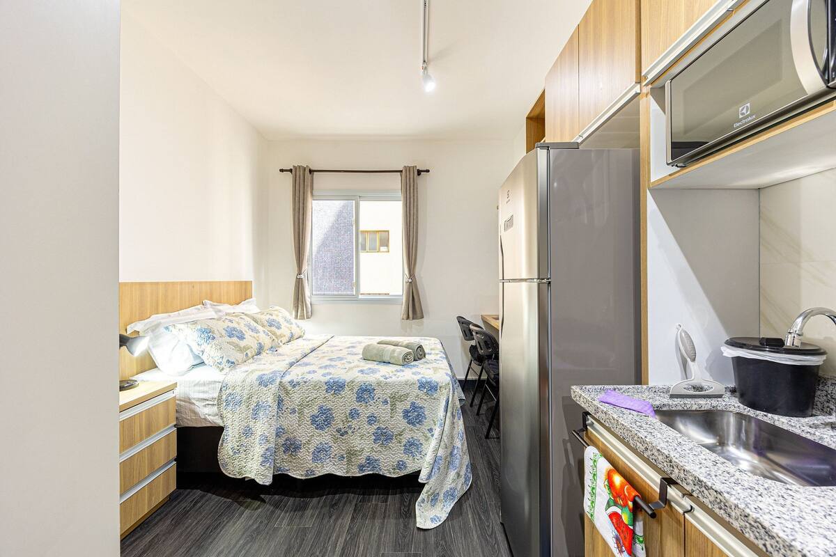 Cortinas blackout, wifi gratis y ropa de cama