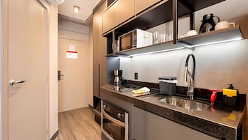 Premier Studio | Private kitchen | Microwave, cleaning supplies
