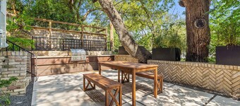 Spacious Design + Outdoor Kitchen in Zilker ACL