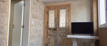 Delightful 1-bedroom + living room apartment old stone style in Faitroun