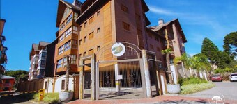 Apt Luxo 5 suĂtes em frente rua torta