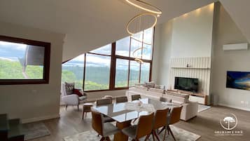 Deluxe Apartment, Patio, Mountain View | Living area