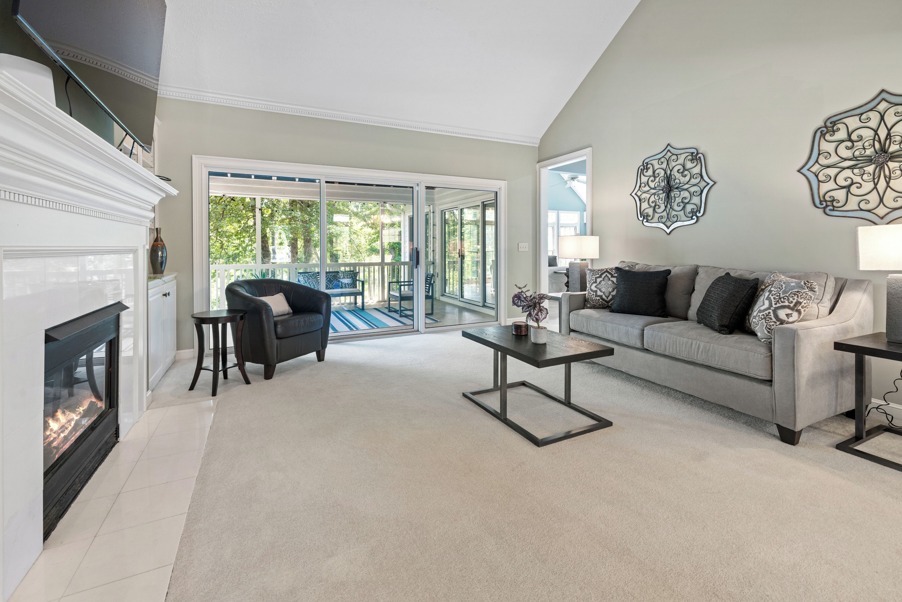 Smart TV, chimenea, videojuegos y futbolito 