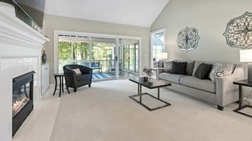 Smart TV, chimenea, videojuegos y futbolito