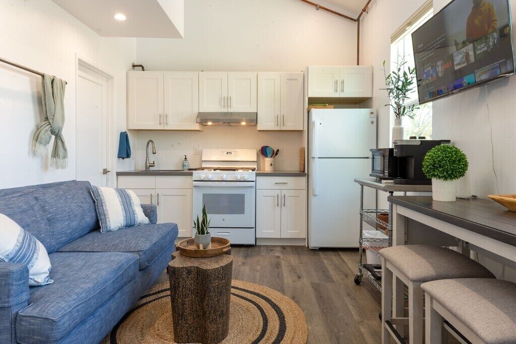 Kylskåp, mikrovågsugn, ugn och diskmaskin