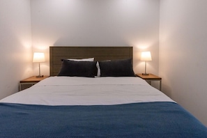 Iron/ironing board, free WiFi, bed sheets