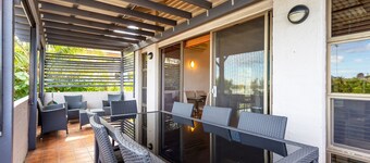 Como Mezzanine Retreat