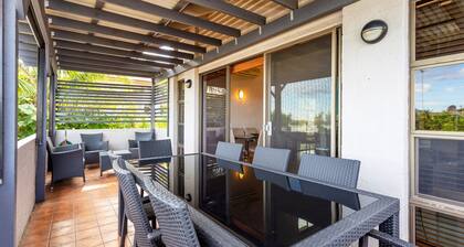 Como Mezzanine Retreat