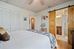 3 bedrooms, free WiFi, bed sheets - Coastal Therapy ~ ~ Beautiful 3/3 Home in Key Allegro with Water views! (Rockport)