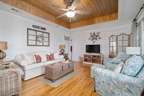 Smart TV, books - Coastal Therapy ~ ~ Beautiful 3/3 Home in Key Allegro with Water views! (Rockport)