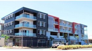 Exterior - Elated Edgar 2x1 Close to CBD (Port Hedland)